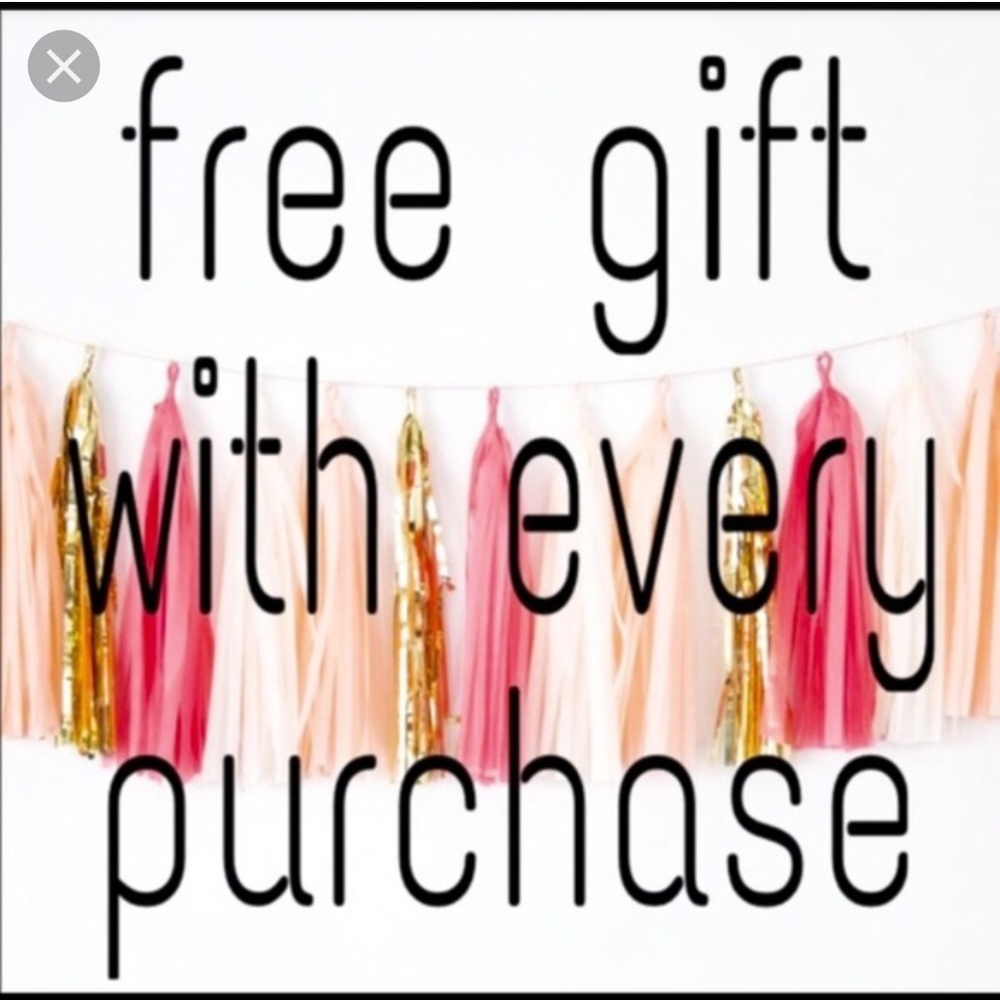 NOVEMBER FREE GIFT WITH PURCHASE!! ❄⛄🎅